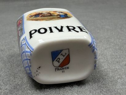 Série de six pots à épices en porcelaine...
