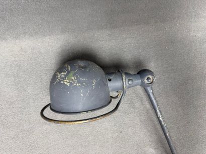 JIELDE Lampe d'atelier articulée à deux bras.
Laquée...