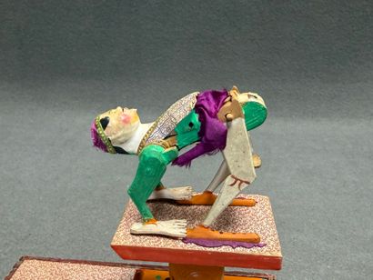 Jouet asiatique en bois. 
11 x 16 x 7 cm...