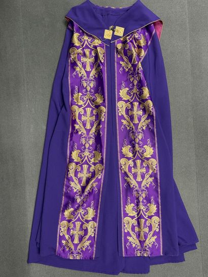 Ensemble d'habits liturgiques modernes: 3...