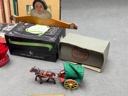 Lot de jouets ancien. 
Jeu des sauterelles,...