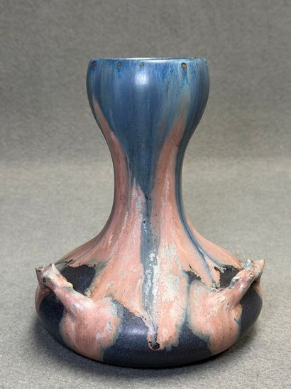 Jean-Marie MAURE (XIXe - XXe). 
Vase à long...