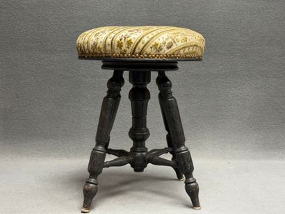 Tabouret de piano réglabe en hauteur. 
H....