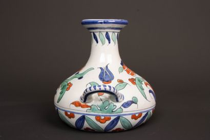 Henri DELCOURT (XXeme)
Vase en faïence décor...