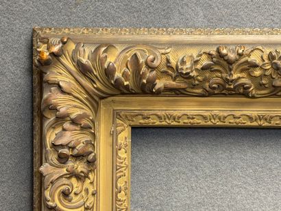 Cadre en bois et stuc patiné.
Dim. intérieur:...