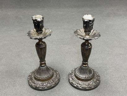 Ensemble de deux paires de bougeoirs en métal...