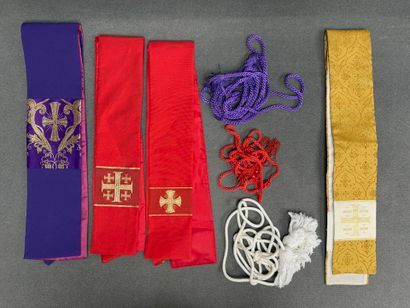 Ensemble d'habits liturgiques modernes: 3...