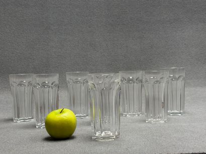 BACCARAT - Huit verres à orangeade en cristal....