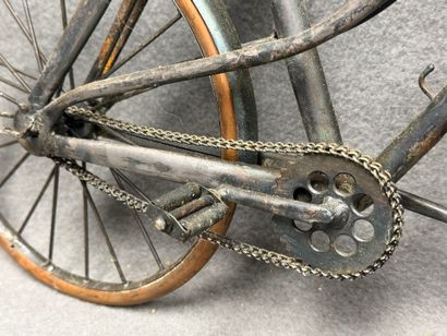 Réduction décorative de vélo en métal.
28...