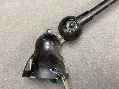 JIELDE Lampe d'atelier articulée à deux bras.
Laquée...