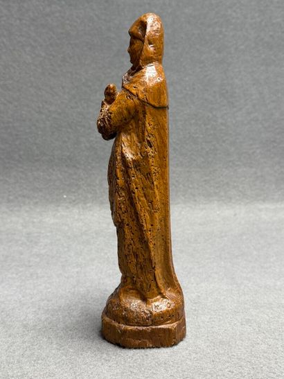 Vierge. 
Sculpture en bois. 
H. :27 cm.