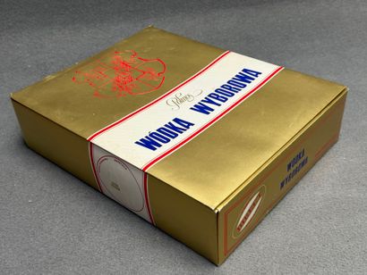 Coffret Vodka Wyborowa. 
Bouteille et 4 ...