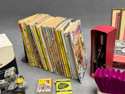 Lot de jouets ancien. 
Jeu des sauterelles,...