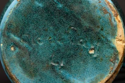ACCOLAY. 
Pichet en céramique émaillée bleu...