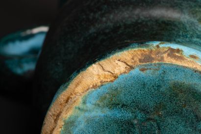 ACCOLAY. 
Pichet en céramique émaillée bleu...
