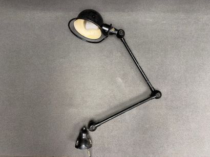 JIELDE Lampe d'atelier articulée à deux bras.
Laquée...