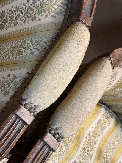 Paire de bergères de style Louis XVI
H. :94...