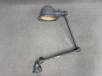 JIELDE Lampe d'atelier articulée à deux bras.
Laquée...