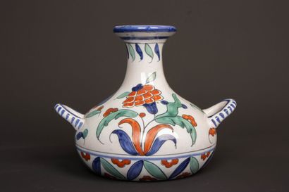 Henri DELCOURT (XXeme)
Vase en faïence décor...