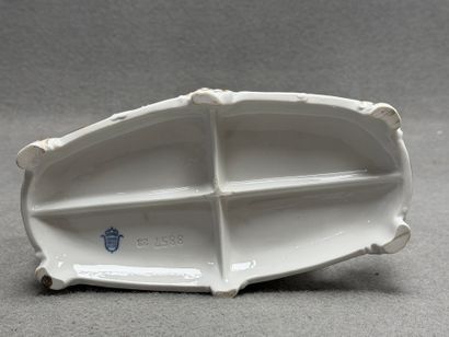 Groupe en porcelaine allemande: Scène galante.
Unter...