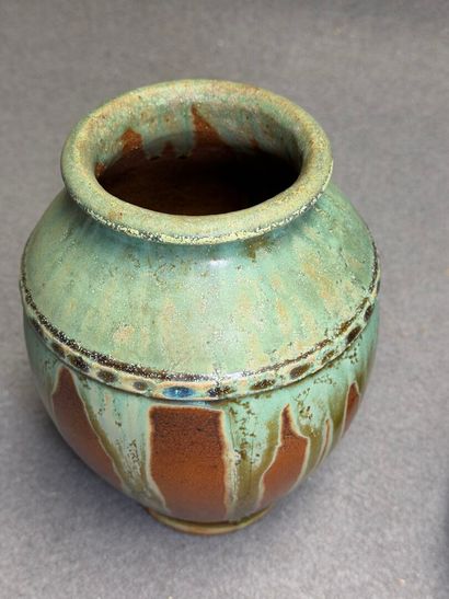 Jean-Marie MAURE (XIXe - XXe). 
Vase à long...