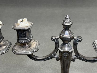 Ensemble de deux paires de bougeoirs en métal...