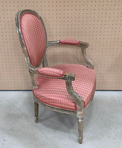 Fauteuil cabriolet , dossier médaillon, bien...