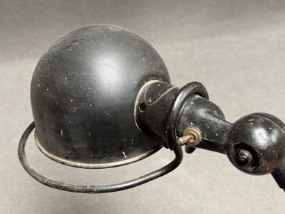 JIELDE Lampe d'atelier articulée à deux bras.
Laquée...