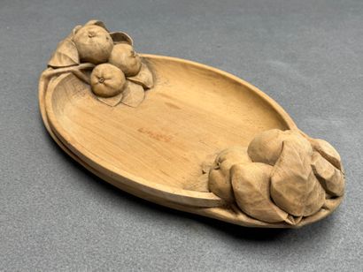 Coupe à fruits en bois sculpté datée 1931...