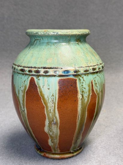 Jean-Marie MAURE (XIXe - XXe). 
Vase à long...