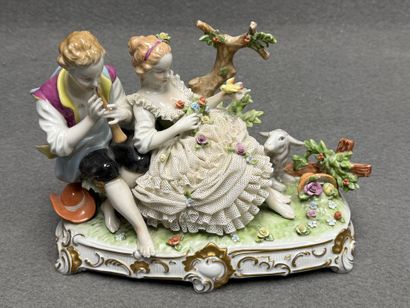 Groupe en porcelaine allemande: Scène galante.
Unter...
