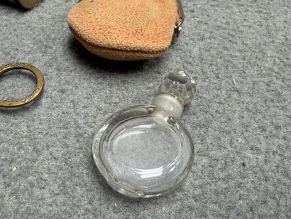 Lot d'objets de vitrine:
Cadres, bourses,...