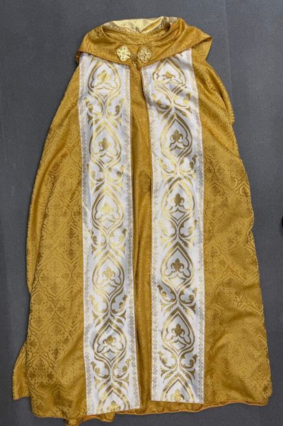 Ensemble d'habits liturgiques modernes: 3...