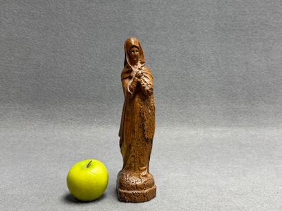 Vierge. 
Sculpture en bois. 
H. :27 cm.