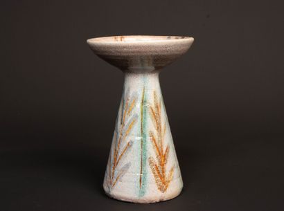 ACCOLAY. 
Bougeoir en céramique émaillée.
H....