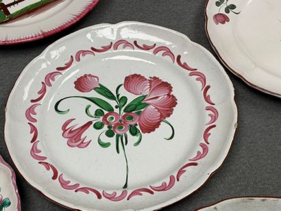 Lot de quinze assiettes en faience XIX°....