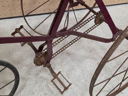 Tricycle d'enfant des années 1920.
H: 71...