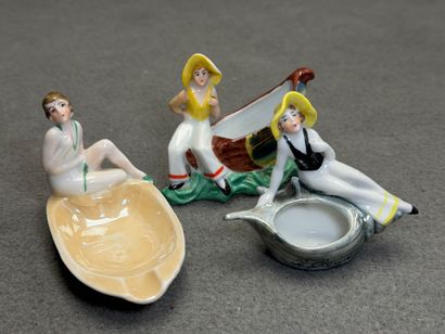Ensemble de trois petits vide-poche en porcelaine.
H:...