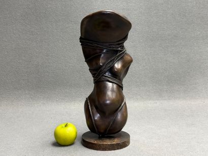 Corps de femme 
Epreuve en bronze, signée...