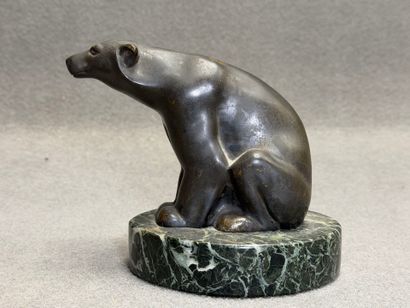 Ours polaire, 
Epreuve en bronze patiné sur...