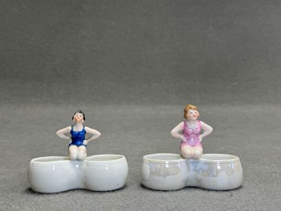 Paire de salerons double en porcelaine à...