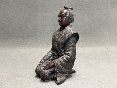 Samouraï à genoux. 
Sculpture décorative...