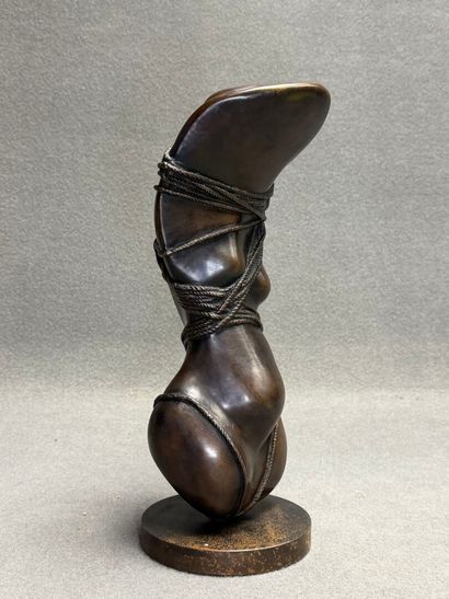 Corps de femme 
Epreuve en bronze, signée...