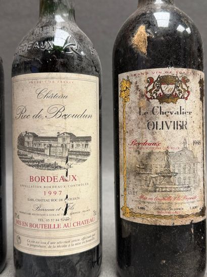 Dix huit bouteilles de Vin.