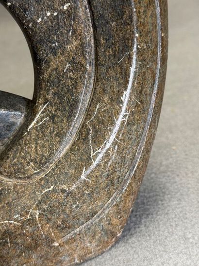 Sculpture en pierre. 
H. :30 cm.