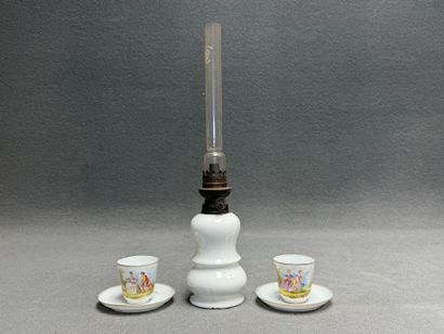 Lampe à pétrole en porcelaine blanche et...