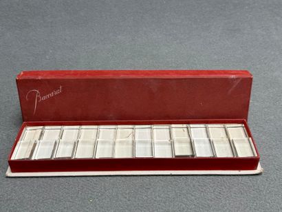 BACCARAT Douze porte-couteaux en cristal...