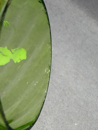 Trois gobelets en verre de couleur émaillé,...