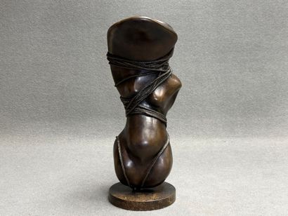 Corps de femme 
Epreuve en bronze, signée...