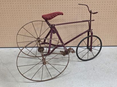 Tricycle d'enfant des années 1920.
H: 71...